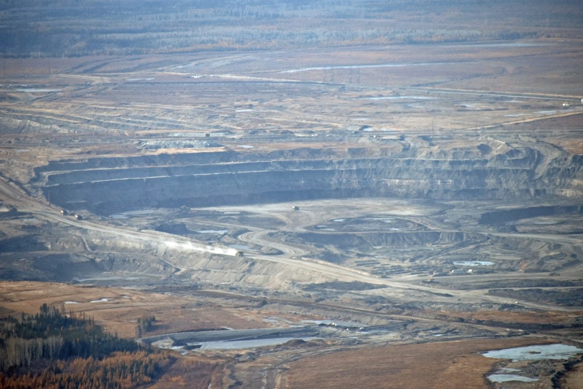 default-445 Oilsands mines north of Fort McMurray. (Geneviève Normand/CBC Radio-Canada)